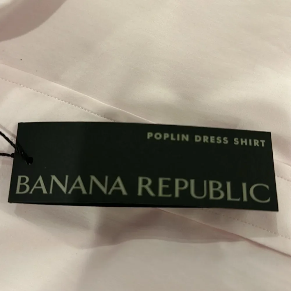 Banana Republic poplin dress shirt. NWT